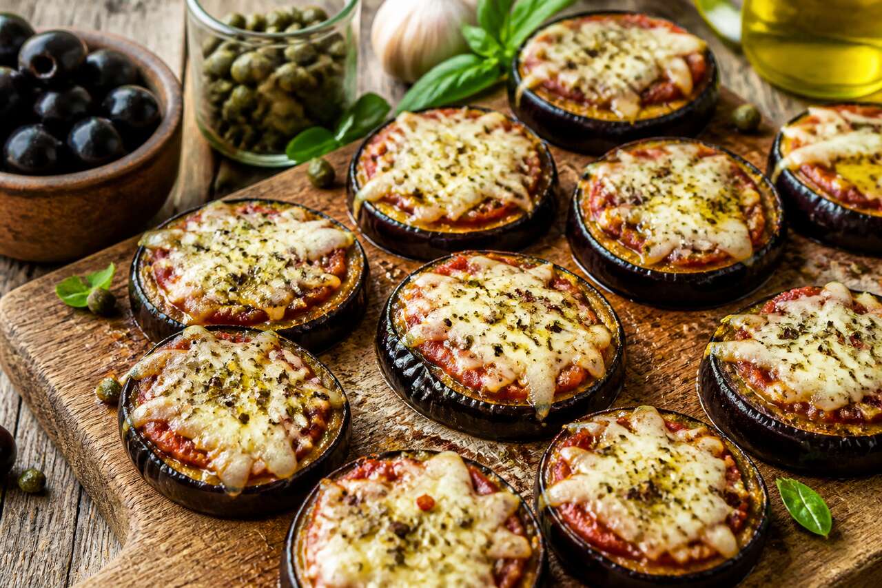 Recette de mini pizzas d'aubergines savoureuses
