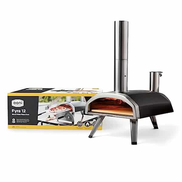 Découvrez notre test détaillé du four à pizza Ooni Fyra 12 : performances, portabilité et qualité de cuisson pour vos pizzas en extérieur.
