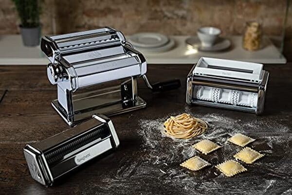 Découvrez notre test détaillé de la machine à pâtes pastaset. Accessoires ravioli et spaghetti inclus, qualité et performance au meilleur prix.